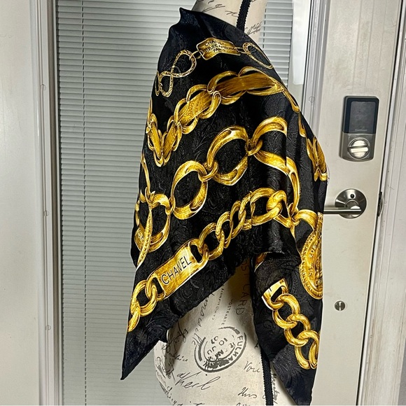 SOLD Chanel Vtg 80’s Authentic Chain Motif Logo Spellout Black Gold Silk Scarf - Picture 3 of 14